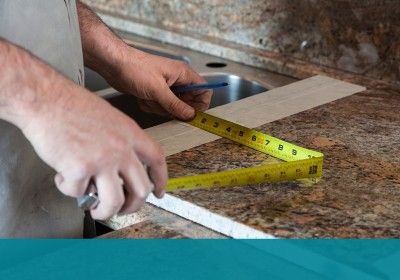 Como colocar tampos de cozinha